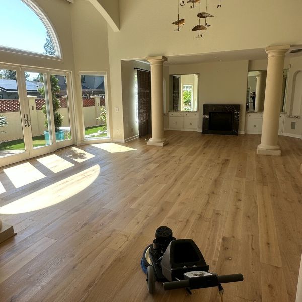 Hardwood Floor Cleaning Service 1